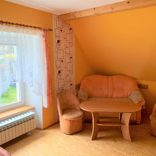 Apartament cu duș cu chicinetă proprie cu 2 camere pentru 5 pers.