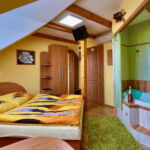Zweibettzimmer mit Eigner Küche und Klimaanlage
