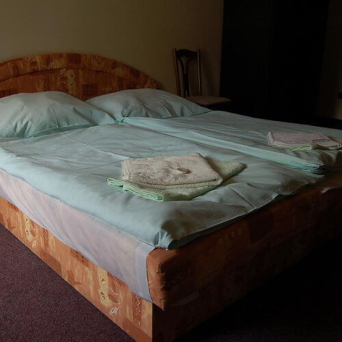 Pokoj s manželskou postelí