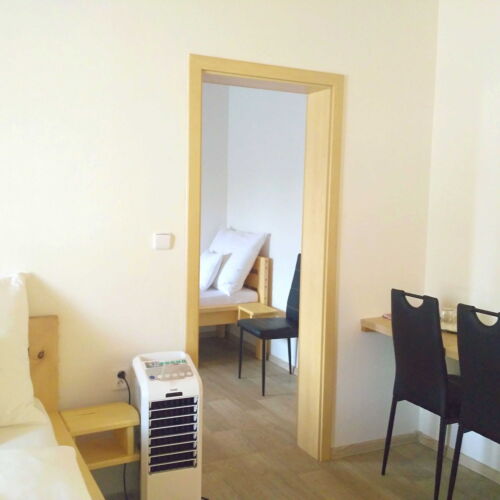 Camera cvadrupla cu duș