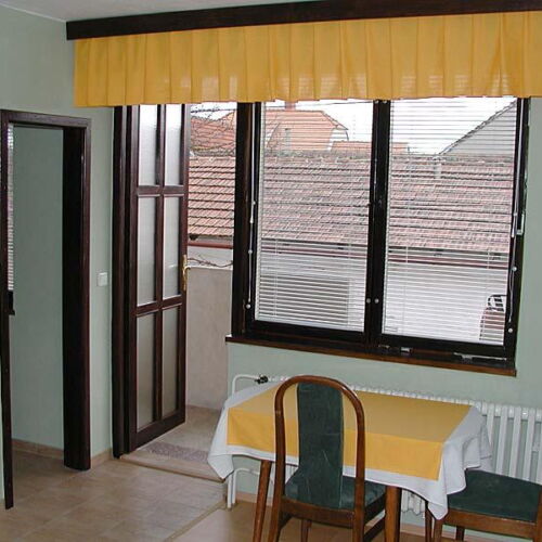 Pokoj se sprchou se společnou kuchyňkou pro 2 os.