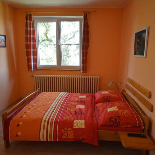 Pokoj se sprchou se společnou kuchyňkou pro 4 os.