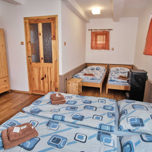 Apartman se sprchou  pro 8 os.