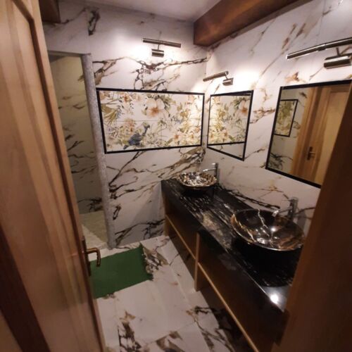 Pokoj se sprchou s vlastní kuchyňkou pro 4 os. (s možností přistýlky)