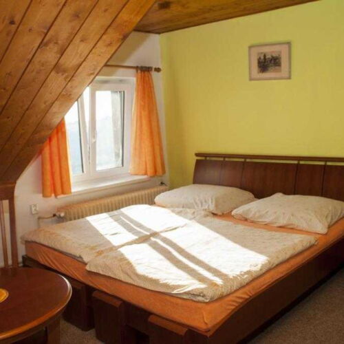 Pokoj se sprchou  pro 4 os.