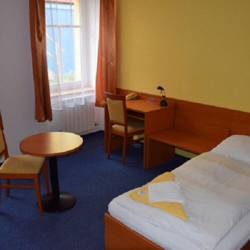 Pokoj se sprchou se společnou kuchyňkou pro 1 os.