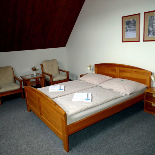 Camera cvadrupla cu duș