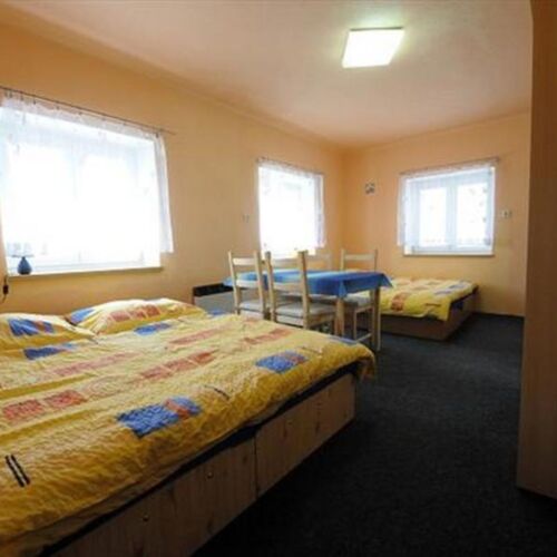 Studio 6 Person Room with Shower