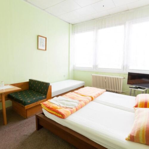 Triple Room with Shower and Flat Screen Tv