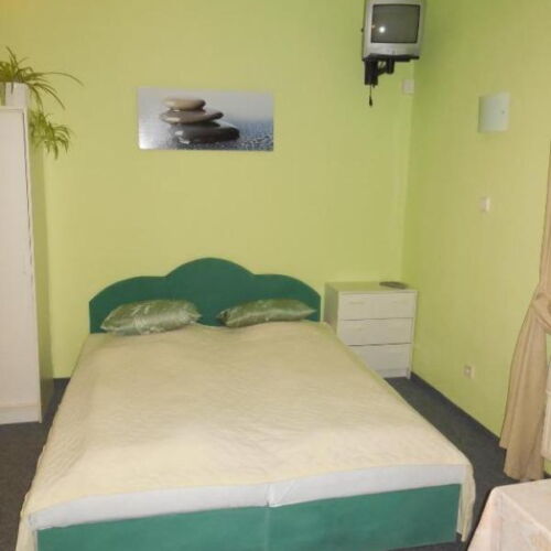 Camera cvadrupla cu duș