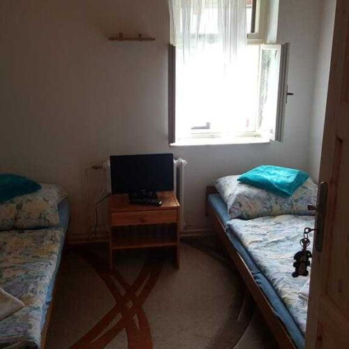 Pokoj se společnou koupelnou  pro 2 os.