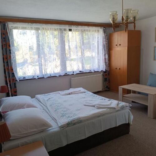 Double Room (extra bed available)