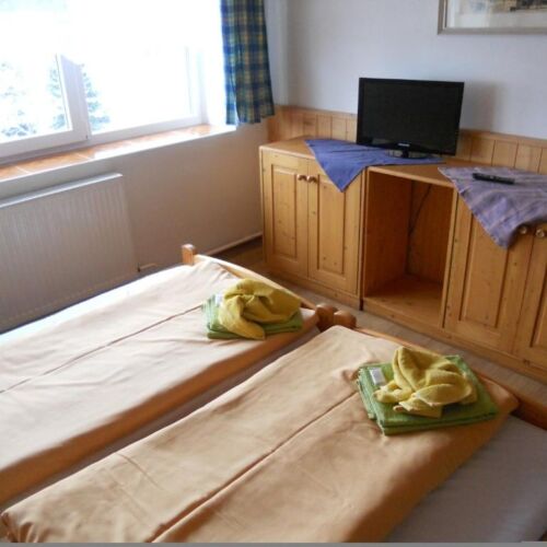 Camera cvadrupla studio cu duș