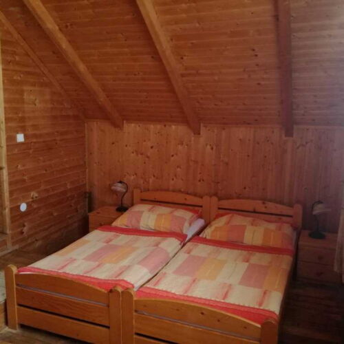 Apartament la mansardă cu duș cu 1 camera pentru 2 pers.