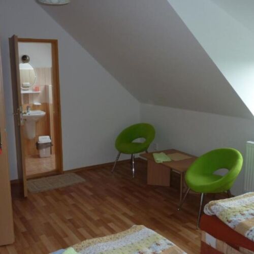 Twin Room ensuite with Flat Screen Tv
