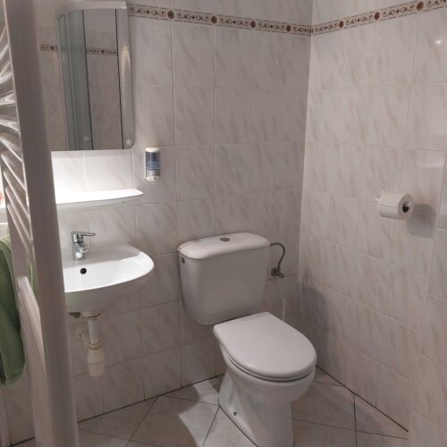 Pokoj se sprchou  pro 4 os.