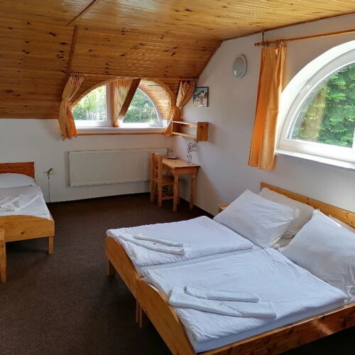 Quadruple Room with Shower and Shared Kitchenette