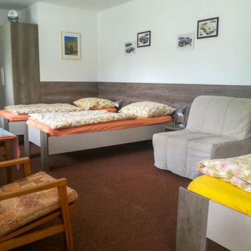 Camera cvadrupla cu duș