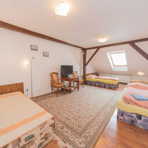 Triple Room ensuite with Shared Kitchenette