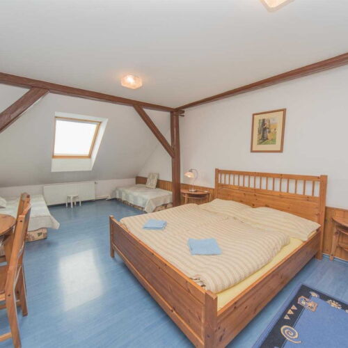 Quadruple Room ensuite with Shared Kitchenette