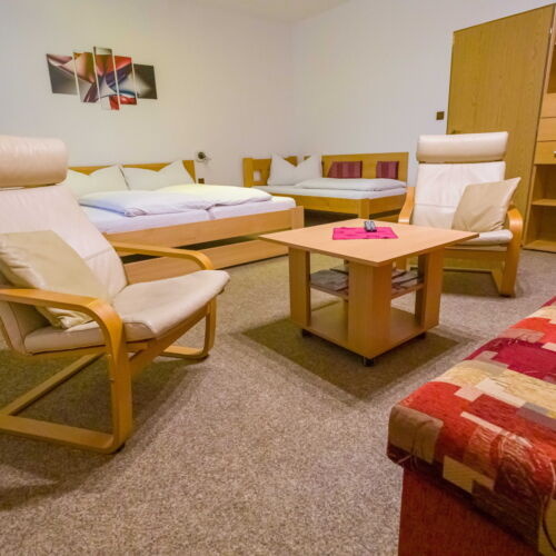 Pokoj se sprchou s vlastní kuchyňkou pro 4 os.