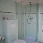 Camera cvadrupla cu duș