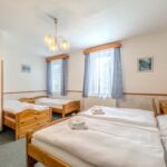 Pokoj se sprchou  pro 4 os.