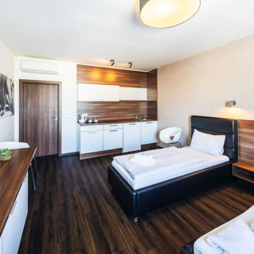 Pokoj se sprchou s vlastní kuchyňkou pro 2 os.