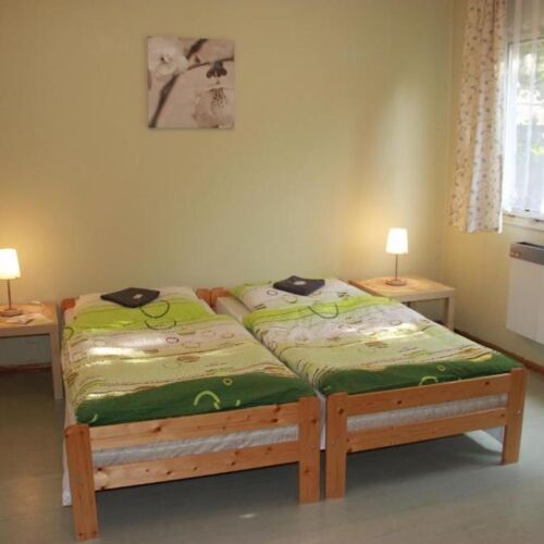 Pokoj se sprchou se společnou kuchyňkou pro 1 os.