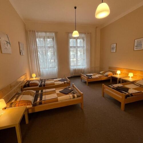 Pokoj se společnou koupelnou se společnou kuchyňkou pro 4 os.