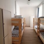 Közös fürdőszobás ágy/ ágyanként foglalható 8 X egyágyas szoba