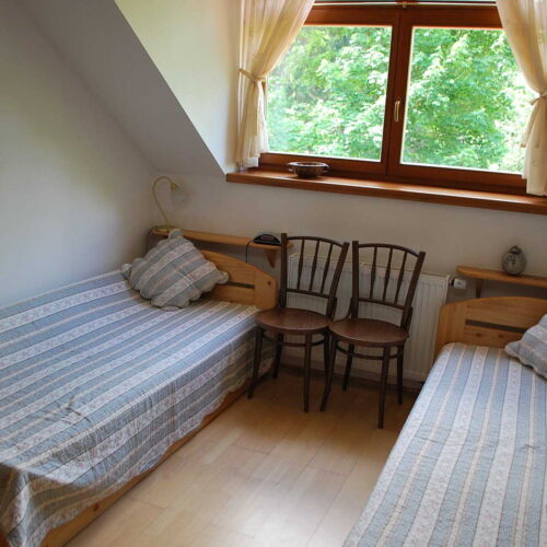 Zweibettzimmer mit Dusche