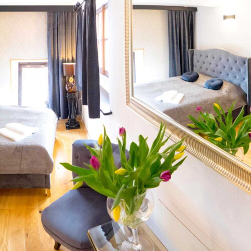 Komfort Pokoj se sprchou s manželskou postelí