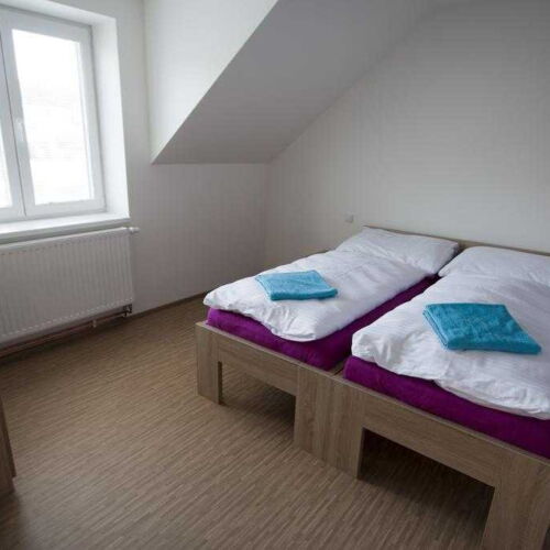 Pokoj se sprchou s vlastní kuchyňkou pro 2 os. (s možností přistýlky)