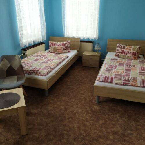 Pokoj se sprchou s vanou pro 2 os. (s možností přistýlky)