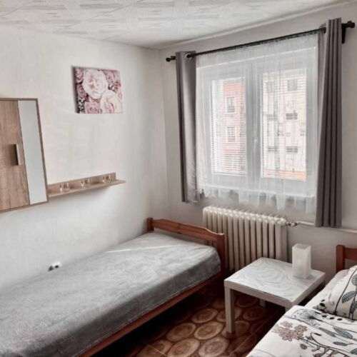 Apartman se sprchou s vlastní kuchyňkou pro 4 os. se 2 ložnicemi