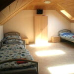 6-Bett-Zimmer mit Dusche und Klimaanlage