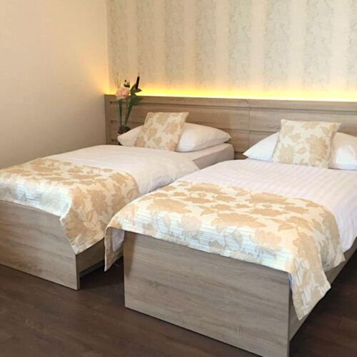 Twin Zweibettzimmer mit Dusche