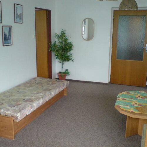 6 Person Room with Shower