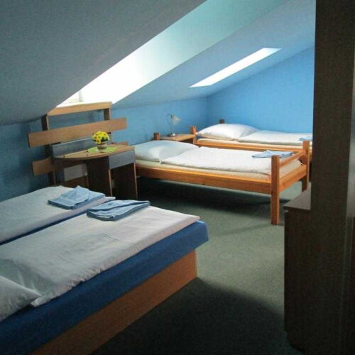 Apartman s vlastní kuchyňkou s privátní koupelnou mimo apartmán pro 4 os.