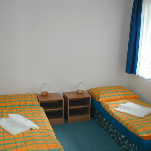 Apartament cu duș cu chicinetă proprie pentru 4 pers. (se poate solicita pat suplimentar)