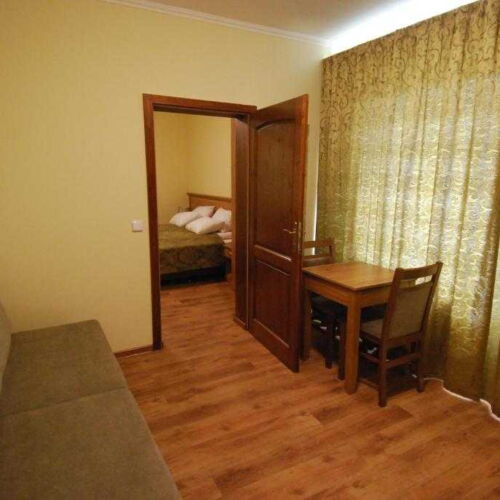 Camera cu duș pentru 5 pers.