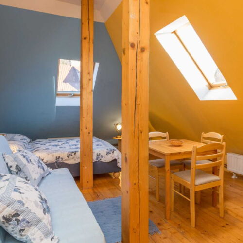 Apartman s manželskou postelí s 1 ložnicí v podkroví  (s možností přistýlky)