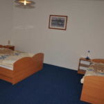Triple Room with Shower (extra beds available)