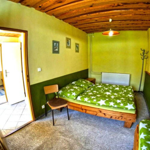 Camera cu duș pentru 5 pers.