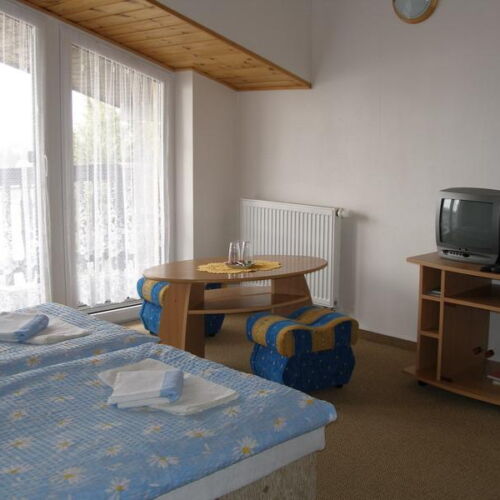 Apartament cu duș cu balcon pentru 4 pers. (se poate solicita pat suplimentar)