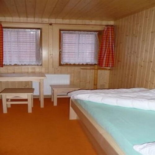 Zuhanyzós saját teakonyhával négyágyas szoba (pótágyazható)