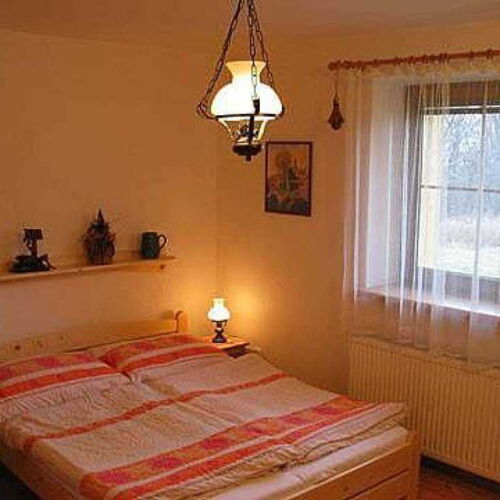 Pokoj se sprchou s vlastní kuchyňkou s manželskou postelí