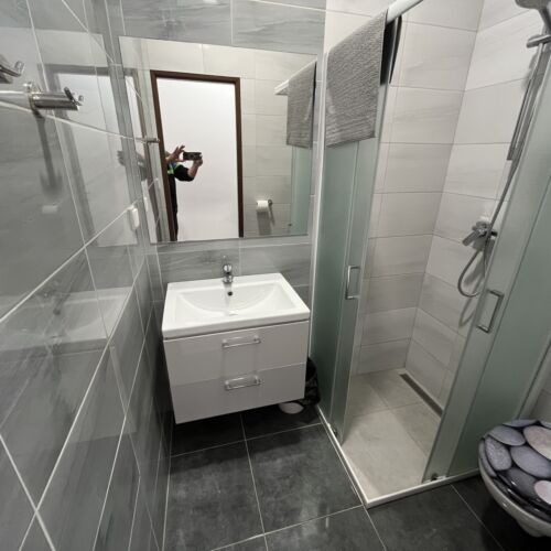 Pokoj se sprchou tV s plochou obrazovkou pro 1 os. (s možností přistýlky)