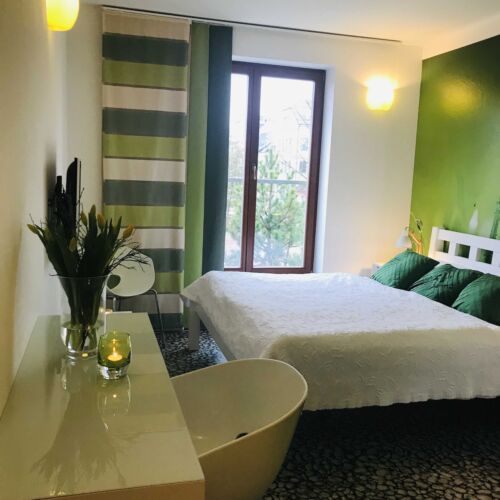 Pokoj s manželskou postelí